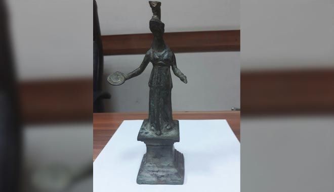 BRONZ TANRIÇA HEYKELİ İLE