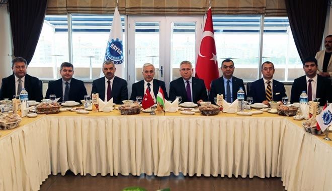 VALİ KAMÇI ÇALIŞMA YEMEĞİNE KATILDI