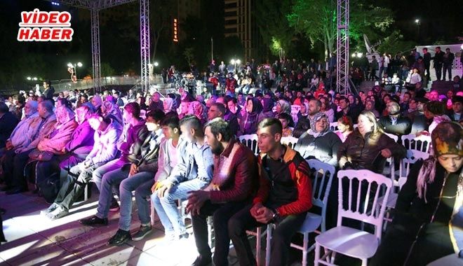 RAMAZAN SOKAĞI´NDA İLAHİ RÜZGARI