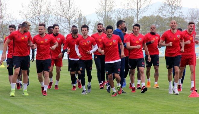 KAYSERİSPOR, KAPISINI DIŞ DÜNYA´YA KAPATTI 