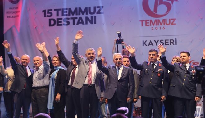 YÜZ BİNLER 15 TEMMUZ RUHUYLA CUMHURİYET MEYDANI´NDA TOPLANDI