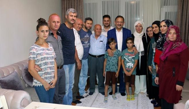 BAKAN ÖZHASEKİ, NİKAHINI KIYDIĞI ÇİFTİN 