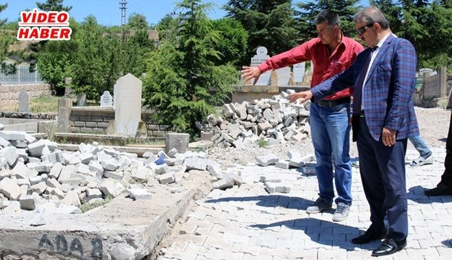 HACILAR MEZARLIĞINDA 