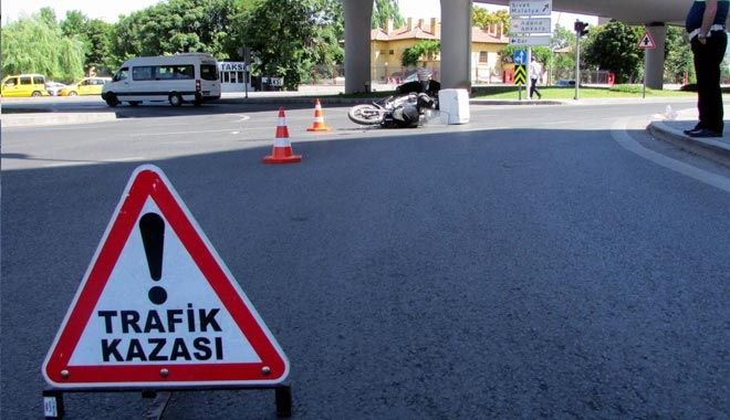 MOTOSİKLET VE OTOMOBİL ÇARPIŞTI