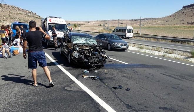 ARAÇ TIRIN ALTINA GİRDİ