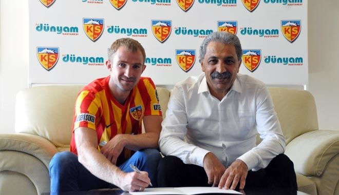 KAYSERİSPOR´DAN STOPERE TAKVİYE