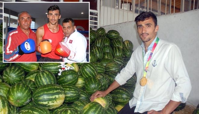 DÜNYA ŞAMPİYONU OLDU, KARPUZ SERGİSİNE KOŞTU