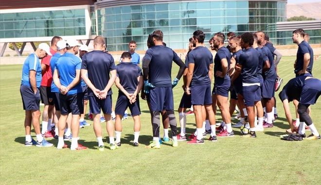 KAYSERİSPOR MAÇ SAATİNİ BEKLİYOR