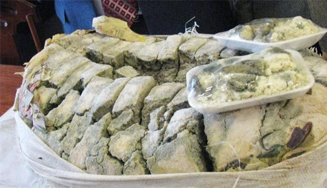 700 KİLO KÜFLÜ PEYNİR İMHA EDİLDİ