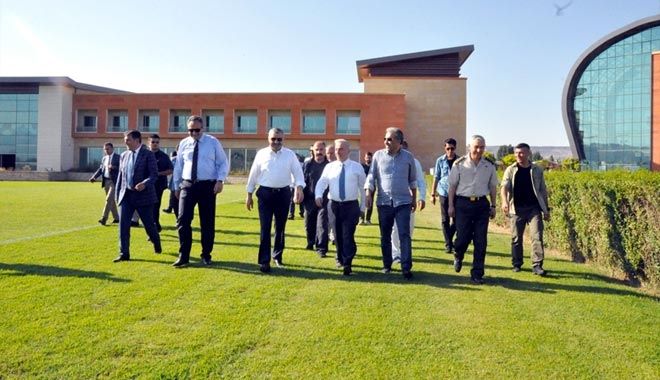 İL PROTOKOLÜNDEN KAYSERİSPOR´A MORAL ZİYARETİ