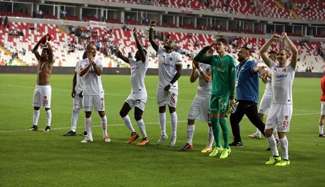 SÜPER LİG´DE 5. HAFTANIN HAKEMLERİ BELLİ OLDU