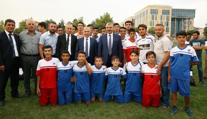 BÜYÜKŞEHİR SPORU VE SPORCUYU DESTEKLİYOR