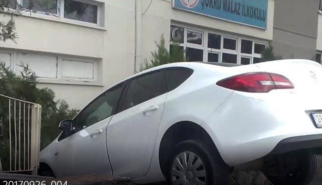 DİREKSİYON HAKİMİYETİ KAYBOLAN OTOMOBİL