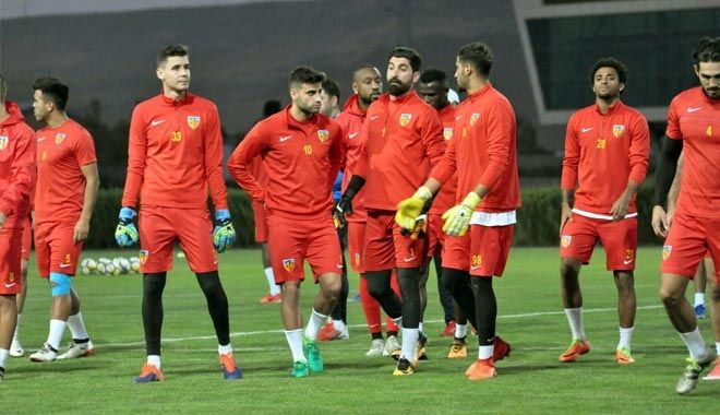 KAYSERİSPOR KAPISINI DIŞ DÜNYA´YA KAPATTI