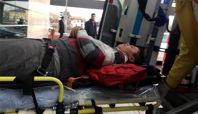 ANAHTARI İÇERİDE UNUTTU,