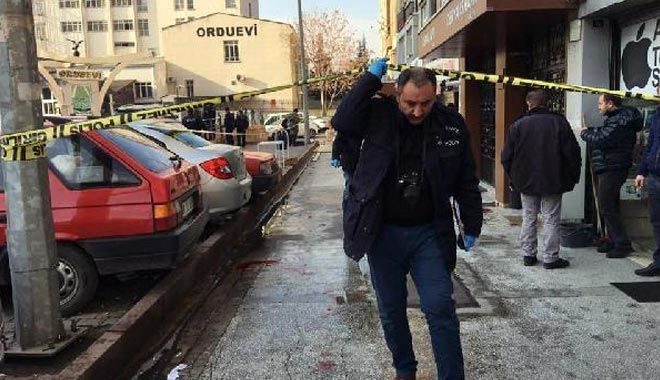 EMLAKÇI, TARTIŞTIĞI MESLEKTAŞINI