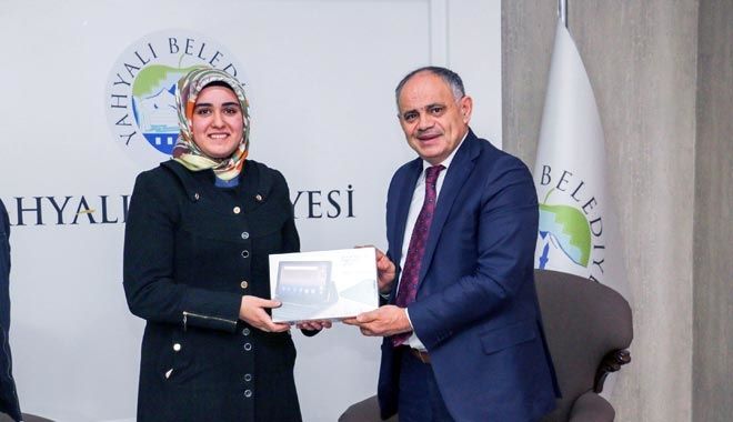 YAHYALI´DAKİ BAŞARILI ÖĞRENCİLER