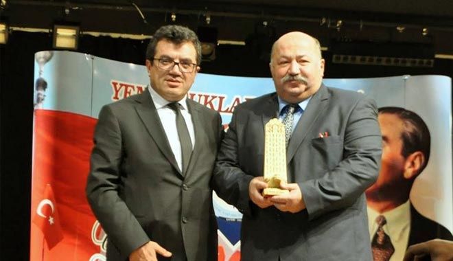 FARUK YAMAN VE KÜTÜPHANESİ´NE