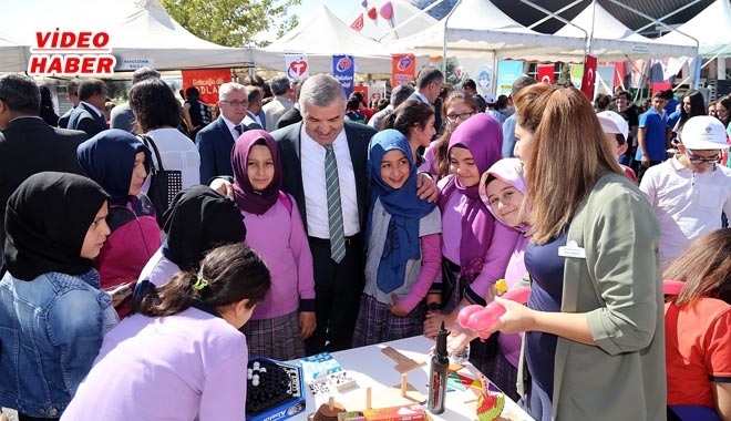 KAYSERİ BİLİM MERKEZİ´Nİ DE BİLİM ŞENLİĞİ´Nİ DE SEVDİ