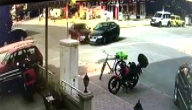 KAVŞAKTA MEYDANA GELEN KAZA