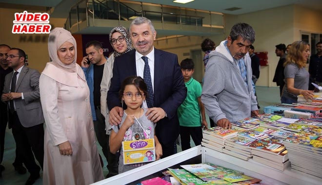 BAŞKAN ÇELİK KİTAP FUARINI
