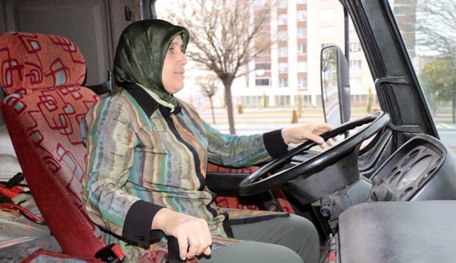 50 YAŞINDAKİ KADIN