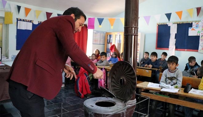 RAŞİT ÖĞRETMEN, HAYATINI ÖĞRENCİLERİNE ADADI