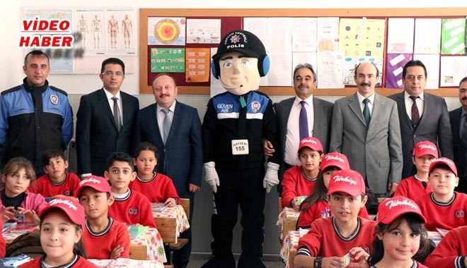 GENÇ BAKIŞLI MUTLU YÜZLER İÇİN