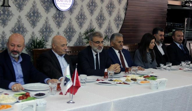 HAYVANSEVERLER KAHVALTIDA BULUŞTU