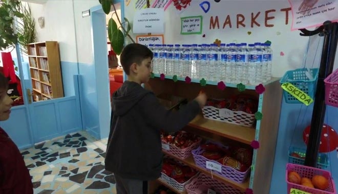 ÖĞRENCİLER DÜRÜST ALIŞVERİŞİ BU MARKET İLE ÖĞRENİYOR