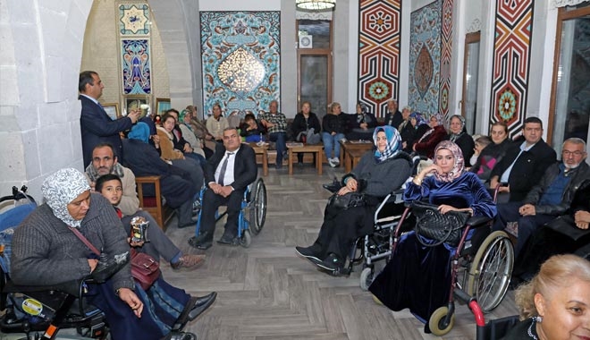 TALAS´TA ENGELLİLERE