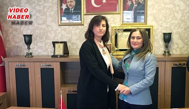 AK KADINLARDA BAYRAK DEĞİŞİMİ