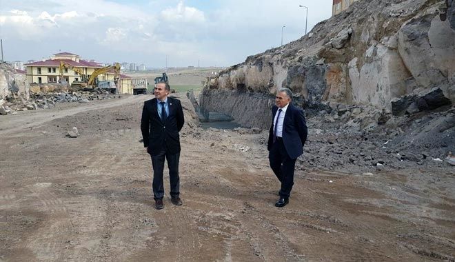 ADNAN MENDERES CADDESİ´NDE