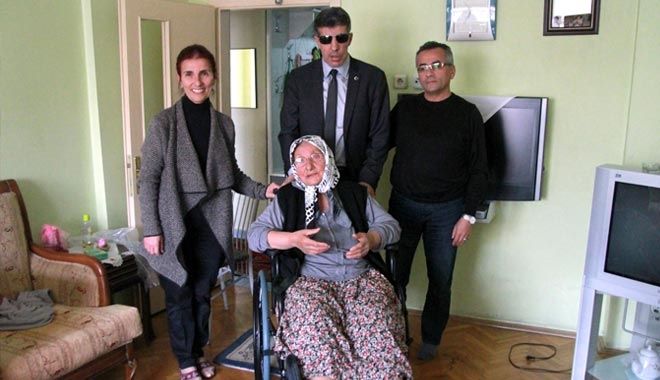 KORE GAZİSİNİN EŞİNE ANLAMLI HEDİYE