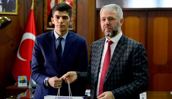 KEKEME GENÇ 3 AYDA HAFIZ OLDU