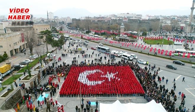 LİSELİ GENÇLERDEN