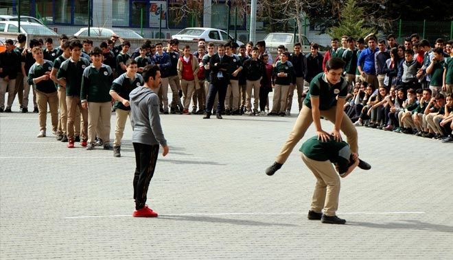 ÖĞRENCİLER ESKİ OYUNLARLA