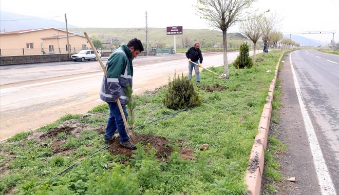 DEVELİ´DE PARK VE BAHÇE EKİPLERİNDEN