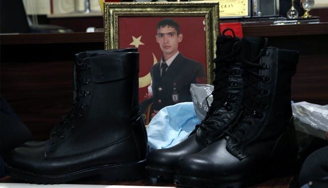 ŞEHİT OĞLUNUN BOTLARINI AFRİN´E GÖTÜRDÜ