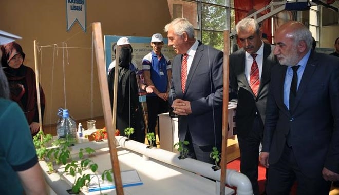 TÜBİTAK 4006 SERGİSİ AÇILDI