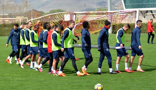 KAYSERİSPOR, TRABZON´A GİTTİ