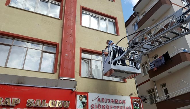 YAŞLI KADININ YARDIMINA POLİS VE İTFAİYE KOŞTU