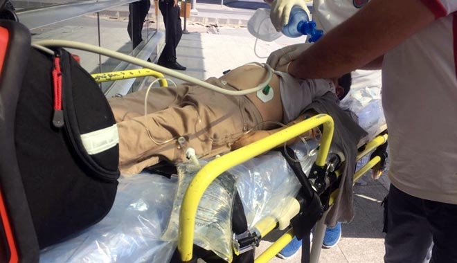 KARŞIDAN KARŞIYA GEÇMEYE ÇALIŞAN ÇOCUK