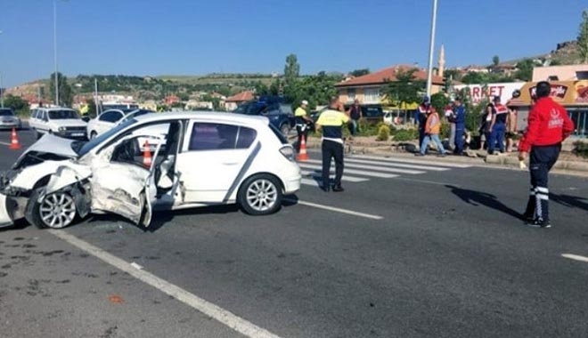 TURİST KAFİLESİ KAZA YAPTI