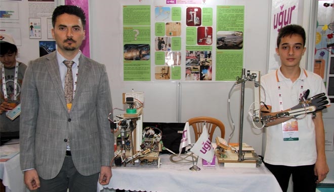 14 YAŞINDAKİ ARTUN,