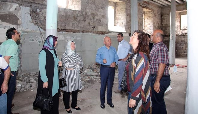 MECLİS ÜYELERİNDEN