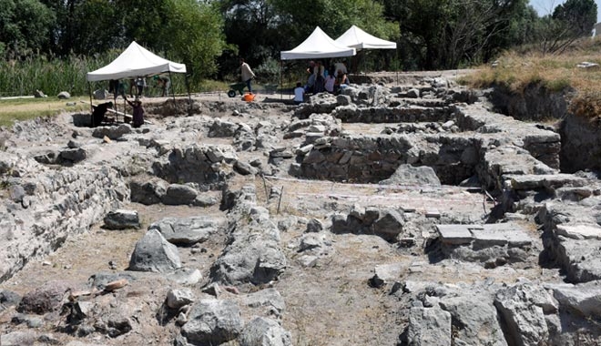 MOĞOLLARIN YIKTIĞI SARAYIN