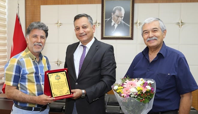 ERÜ´DE EN ÇOK KORNEA NAKLİ YAPAN HEKİME