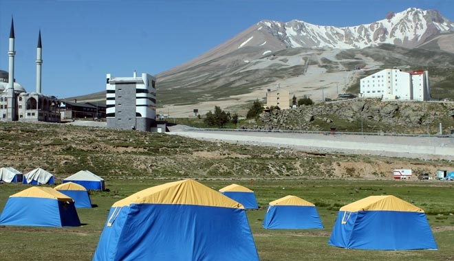 ERCİYES´TEKİ ÇADIR KAMPLARA
