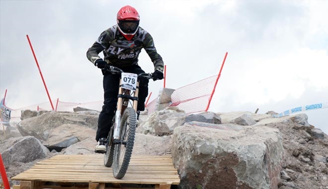 ERCİYES´TE ULUSLARARASI DOWNHİLL BİSİKLET KUPASI